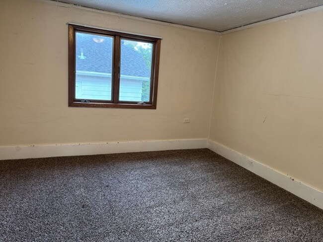 Building Photo - 5 Bedroom 3 bath - North Fargo