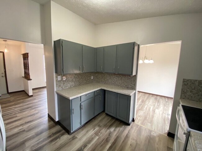 Building Photo - 1809 Minturn Dr