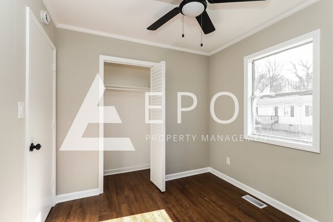 Building Photo - 634 S Elm St