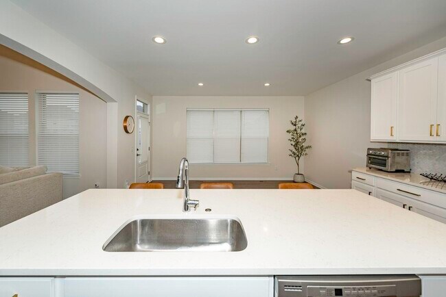 Building Photo - 50236 Amberwood Rd