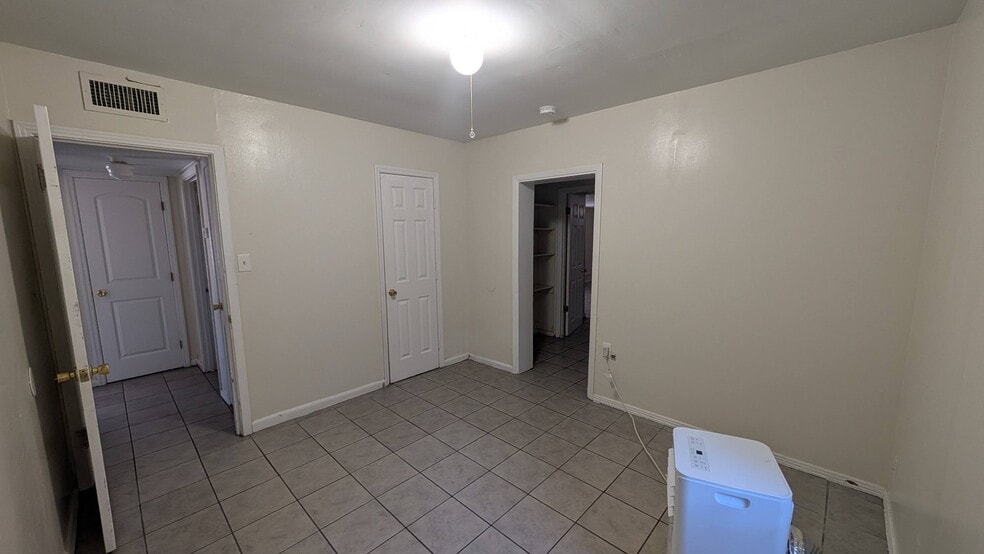 Building Photo - 1318 Divot Ln
