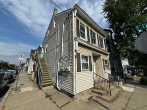 Building Photo - 1051 Ferry St