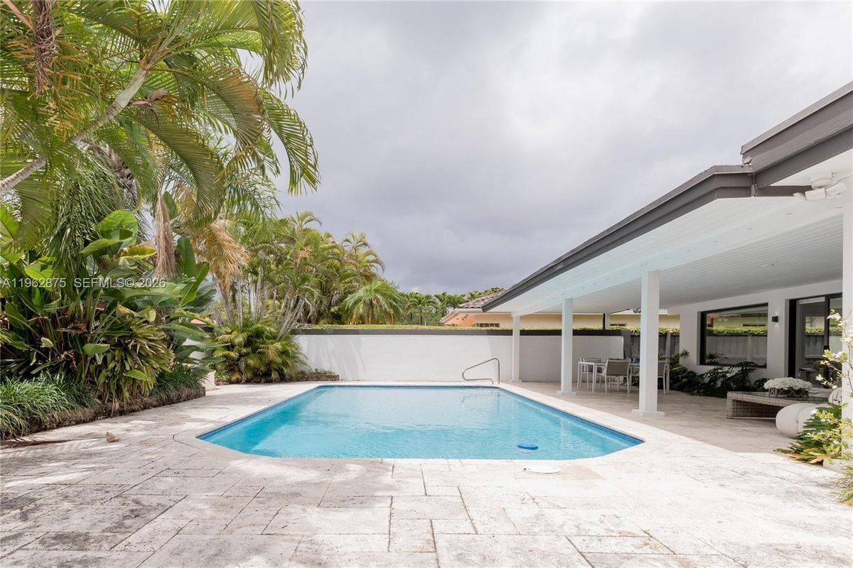 Building Photo - 7300 SW 77th Ave