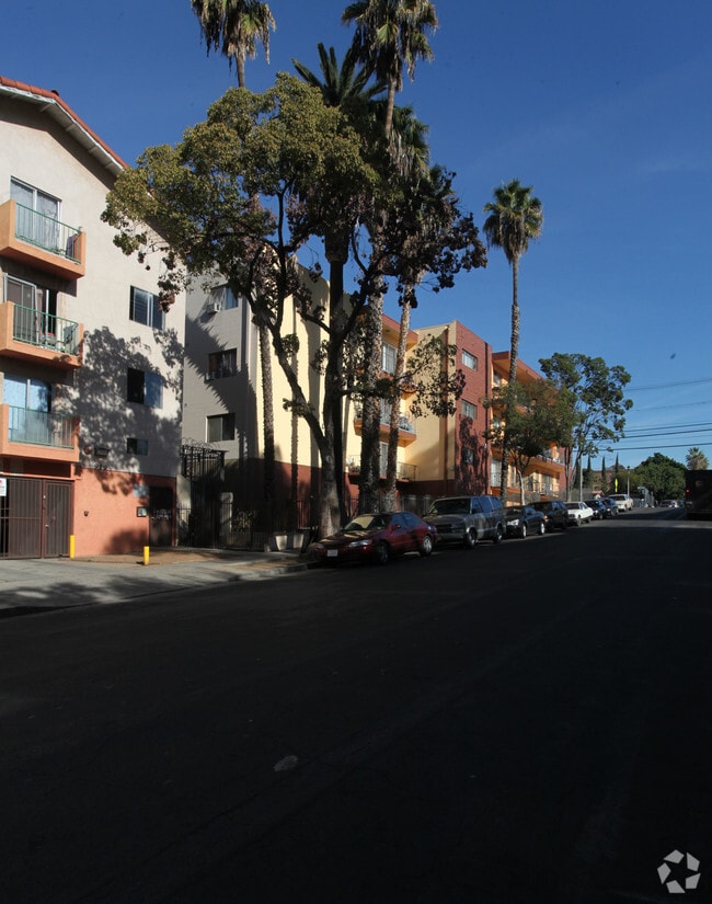 Building Photo - 909 S Bonnie Brae St