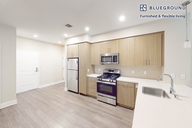 Building Photo - 5685 Park Dr