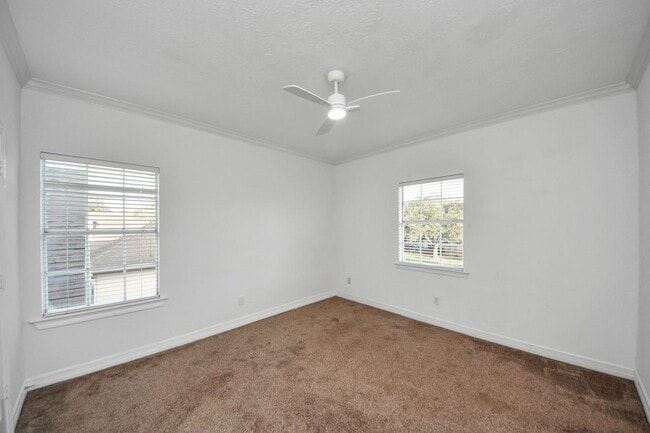Building Photo - 33318 Winsford St