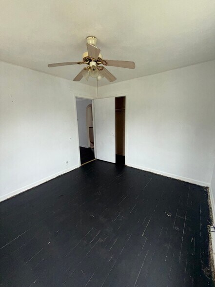 Building Photo - 246 E York Ave