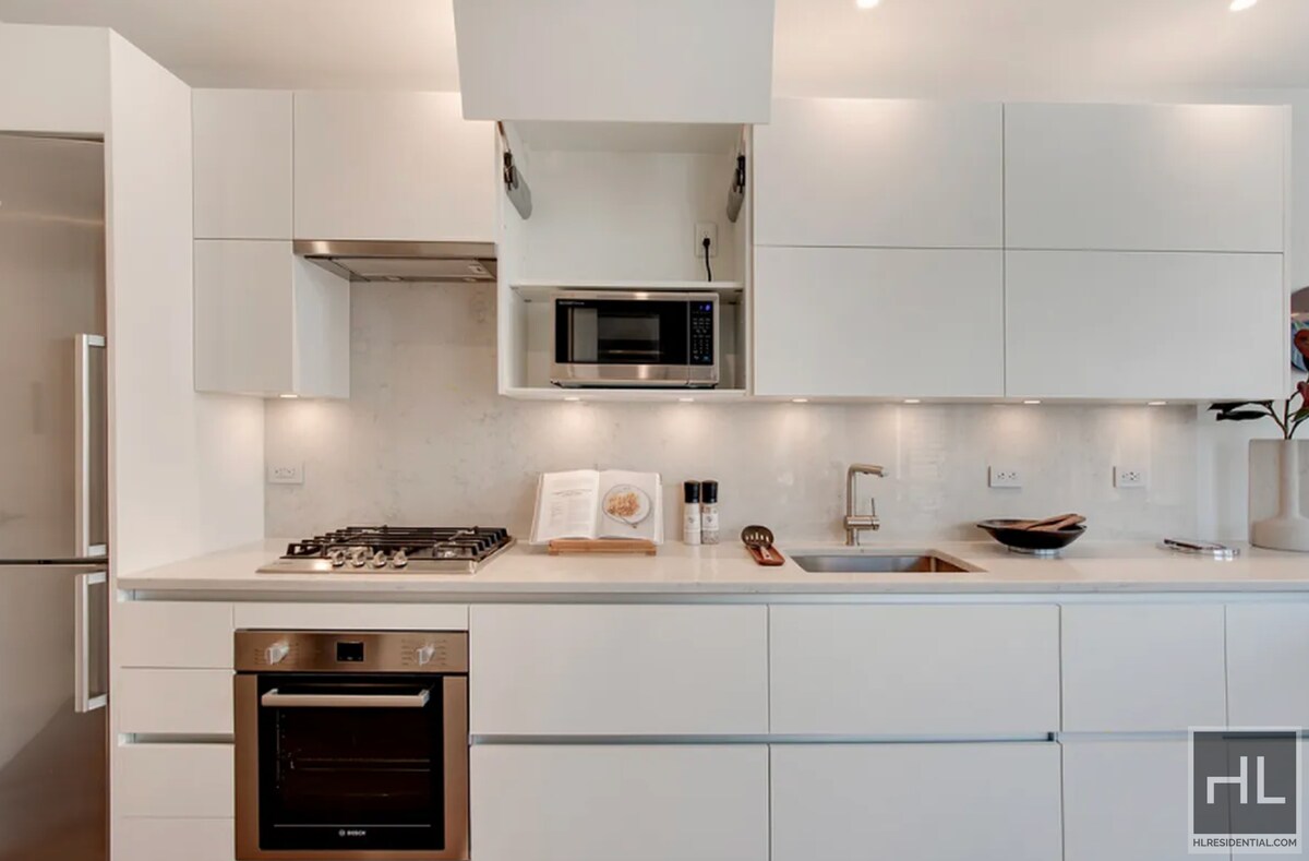 Building Photo - East 44th Street