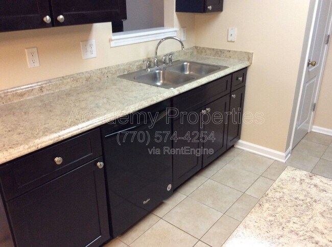 Building Photo - 4015 Yellow Pine Ct
