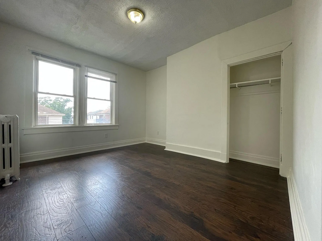 2nd floor west bedroom, looking from doorway - 5859 Nicholson St