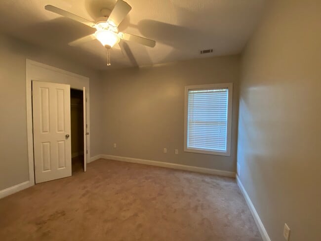 Building Photo - 128 Mosswood Dr