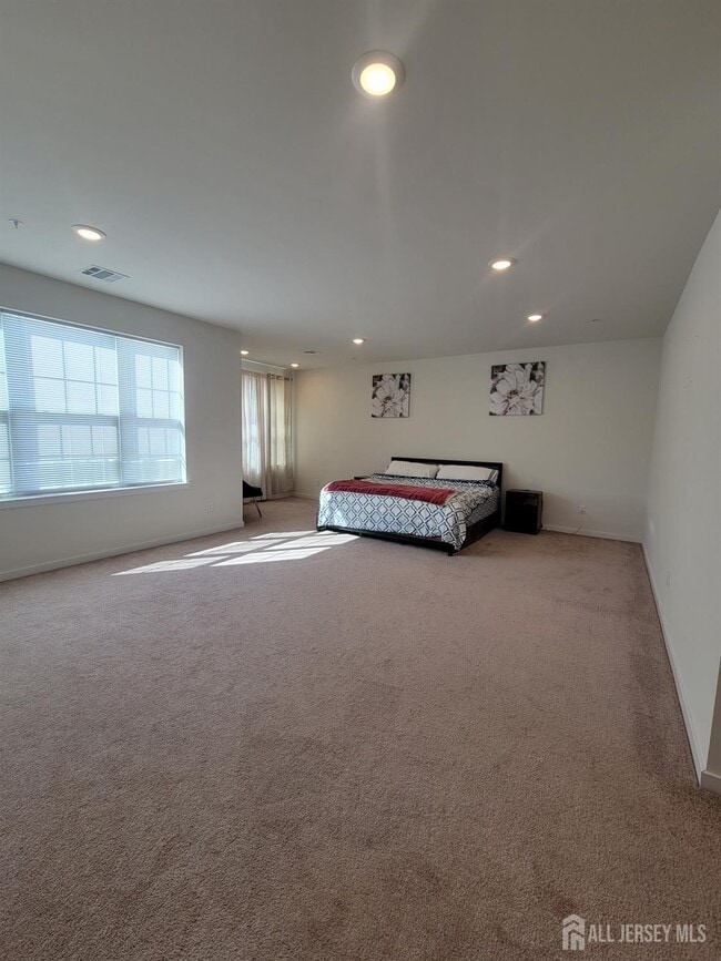 Building Photo - 231 Lorhan Dr