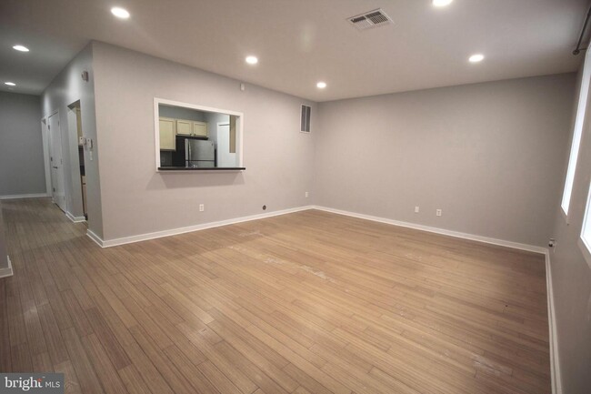 Building Photo - 20 Swan St