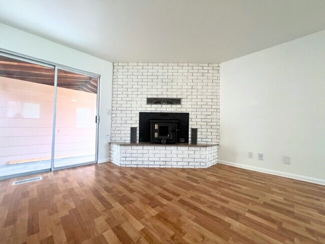 Building Photo - 3006 Bella~Great North End Home!