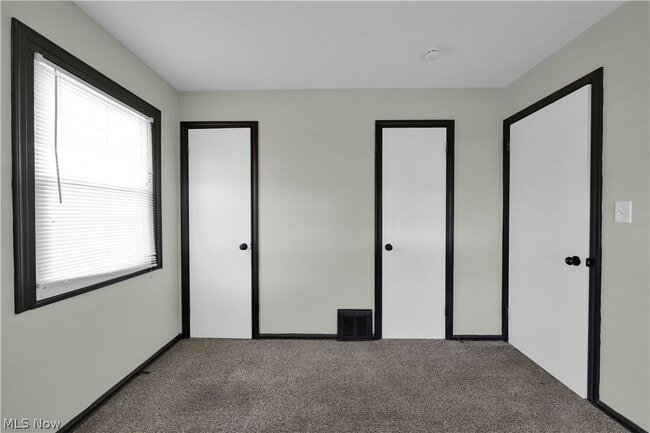 Building Photo - 15705 Maplewood Ave