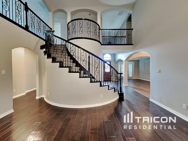 Building Photo - 131 Lake Trail Dr