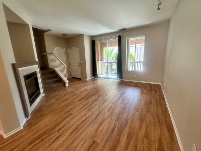 Building Photo - 926 Camino De La Reina