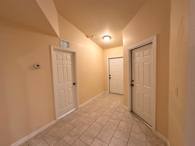 Building Photo - 531 SE 5th Pl