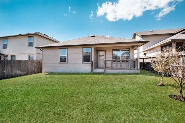 Building Photo - Stylish Home with LVP Flooring, Granite Counters & Appliances Included