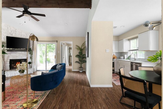 Building Photo - 2320 Montclaire St