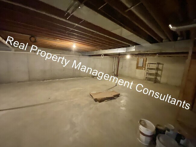 Building Photo - $1000 Move In Incentive on Lake Winnebago 3 Bedroom Home