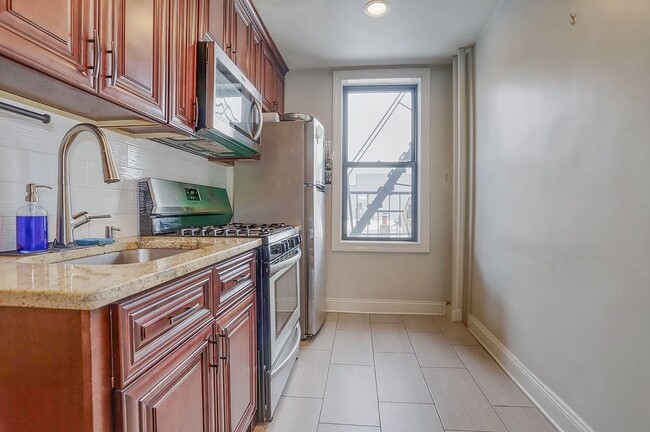 Building Photo - 100 Prospect St