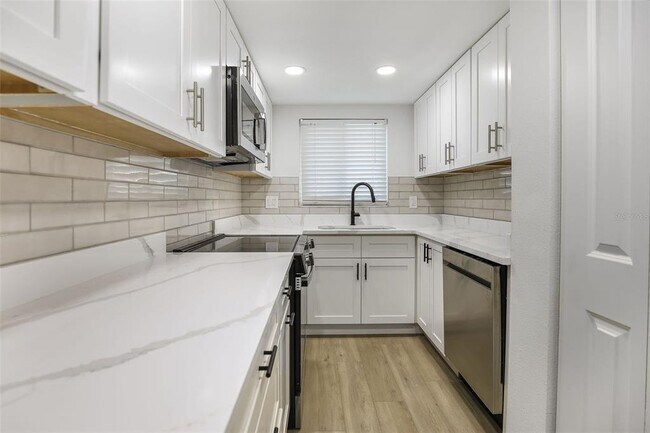 Building Photo - 4570 Overlook Dr NE