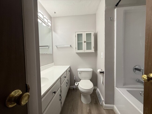 Building Photo - Private and Serene Beauty