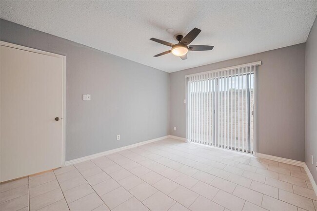 Building Photo - 8541 Sands Point Dr