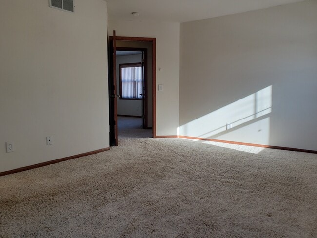 Building Photo - 3718 Stonebridge Dr