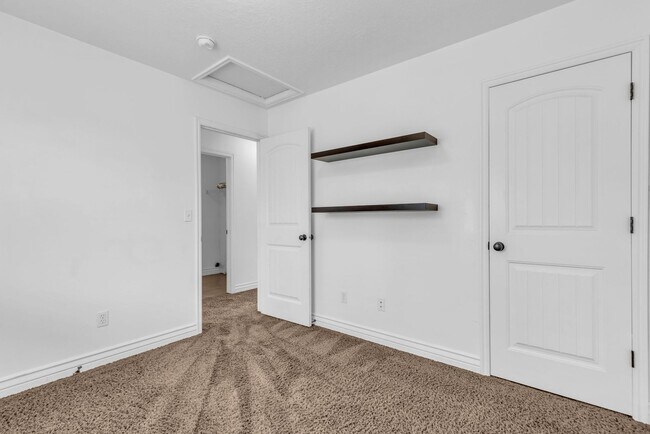 Building Photo - Beautiful 4 Bedroom 2.5 Bath Home in Lehi near Thanksgiving Point!