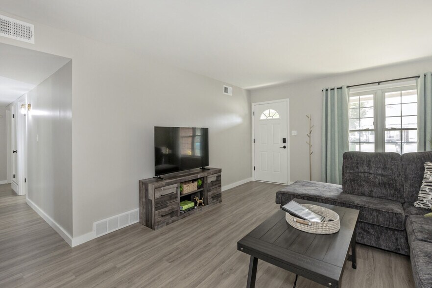 Building Photo - 754 Hemlock Dr