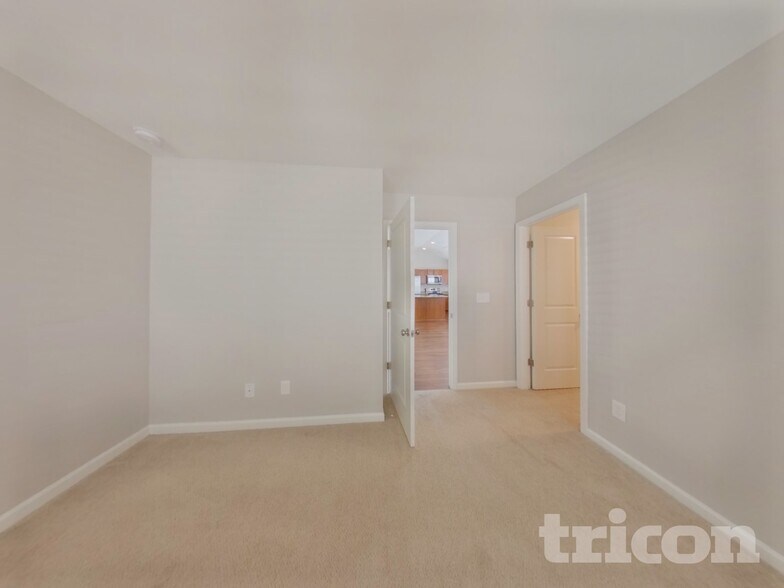 Building Photo - 711 Tallaran Rd
