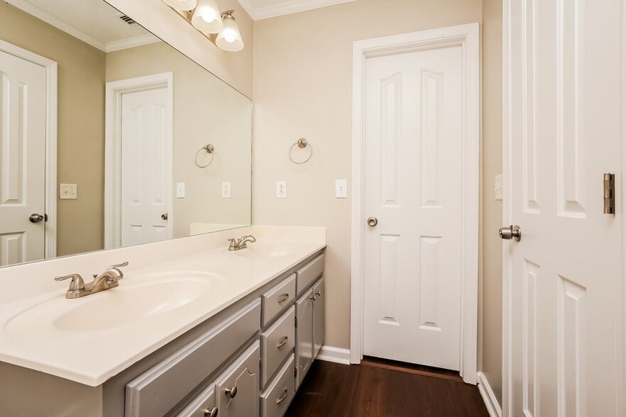 Building Photo - 1179 Everton Dr
