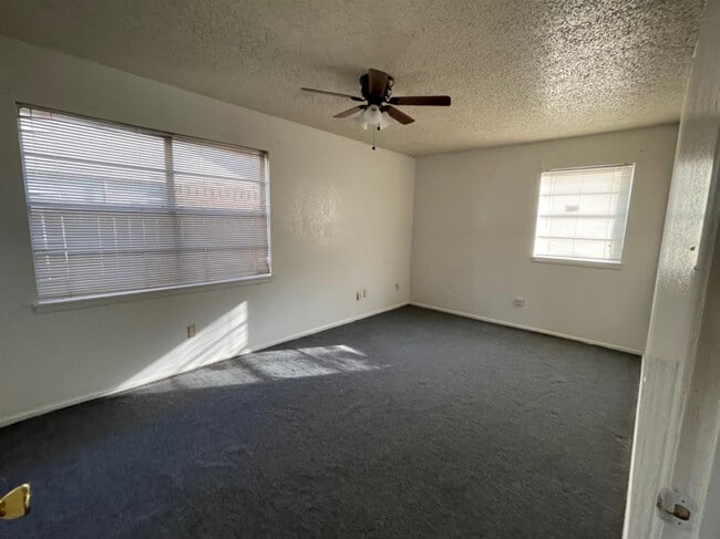 Building Photo - 610 N Elkhart Ave