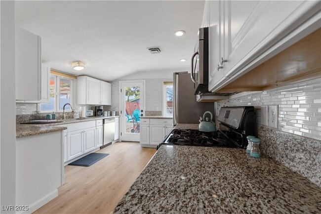 Building Photo - 1013 Francis Ave