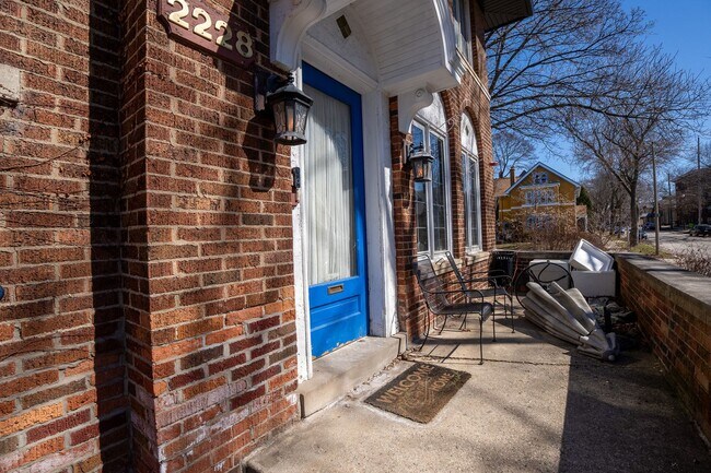 Building Photo - 2222 E Park Pl