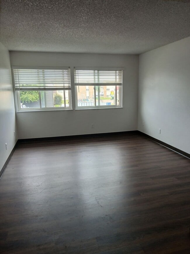 Interior Photo - University Heights (KC-AM)