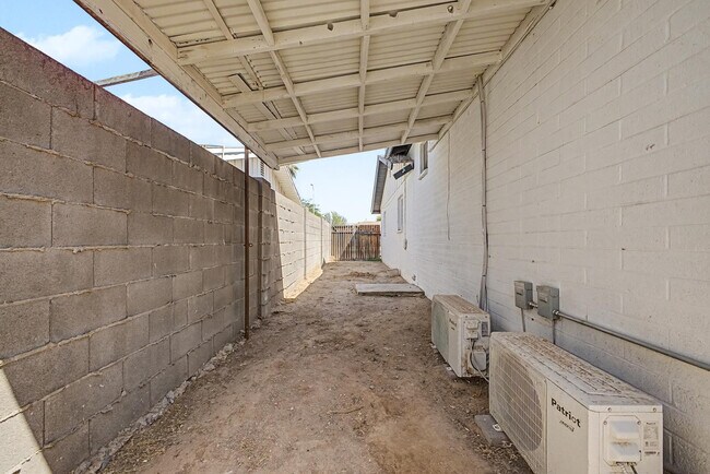 Building Photo - 3519 W Orchid Ln