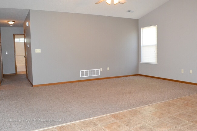 Building Photo - 516-518 Brookmont Dr