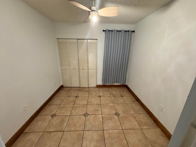 Building Photo - 9189 Fontainebleau Blvd