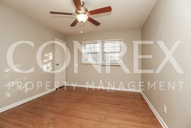 Building Photo - Spacious 3 Bedroom Bungalow in Decatur!