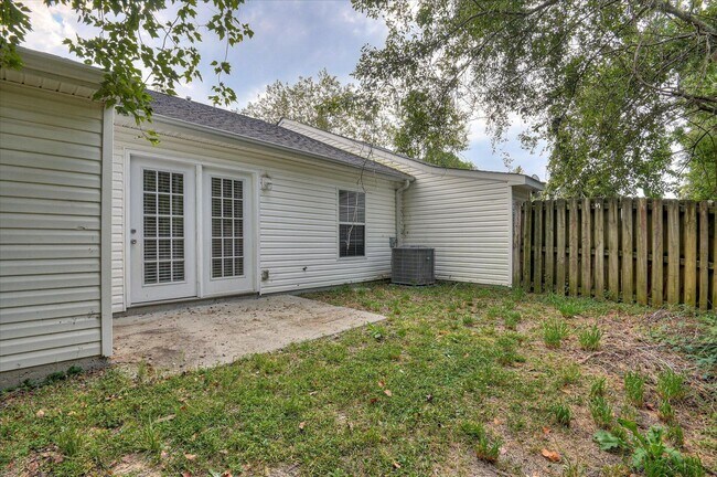 Building Photo - 2 Bedroom 2 Bathroom Townhouse
