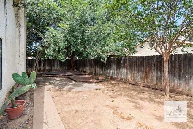 Building Photo - Figarden Loop Area!