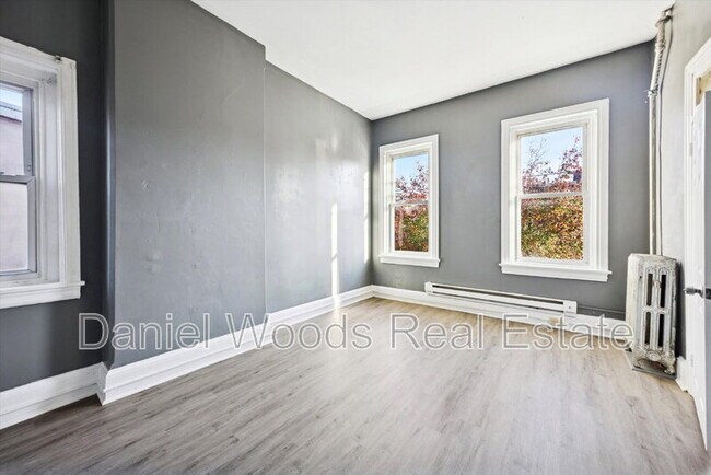 Building Photo - 330 Kerlin St