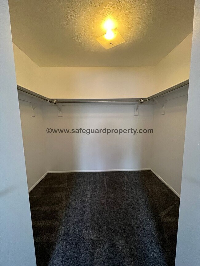 Building Photo - Charming 3-Bedroom Duplex w/ Garage & Shared Yard