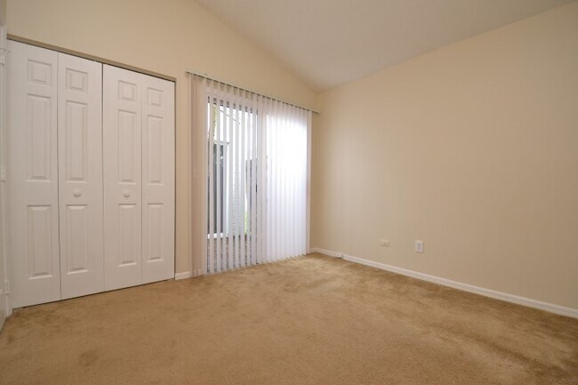 Building Photo - Cute 3 BR/2 BR Home  ~ Community Pool ~ Fe...