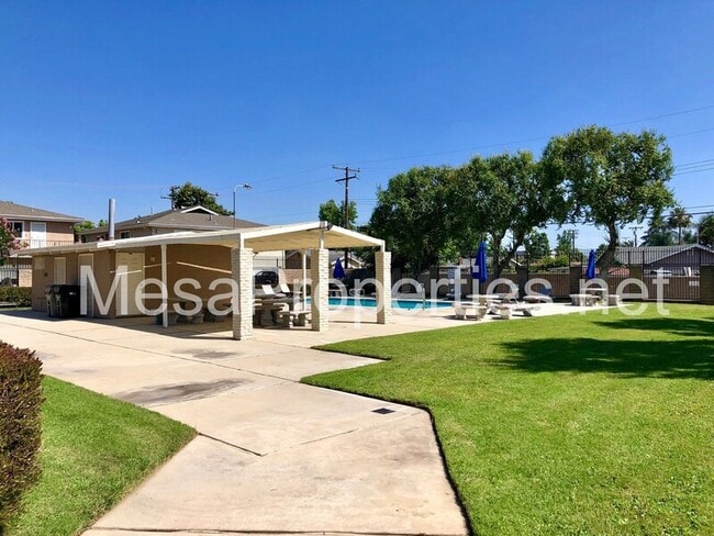 Building Photo - 2946 Winfield Ave