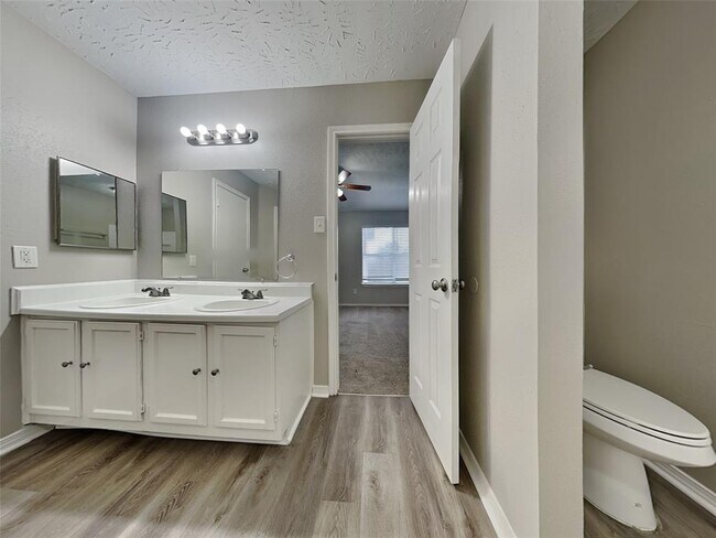 Building Photo - 15243 Bedford Glen Dr