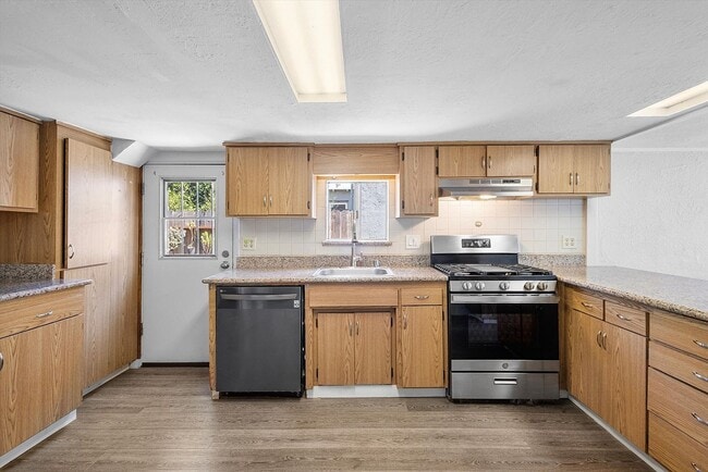 Building Photo - 531 Taylor Ave